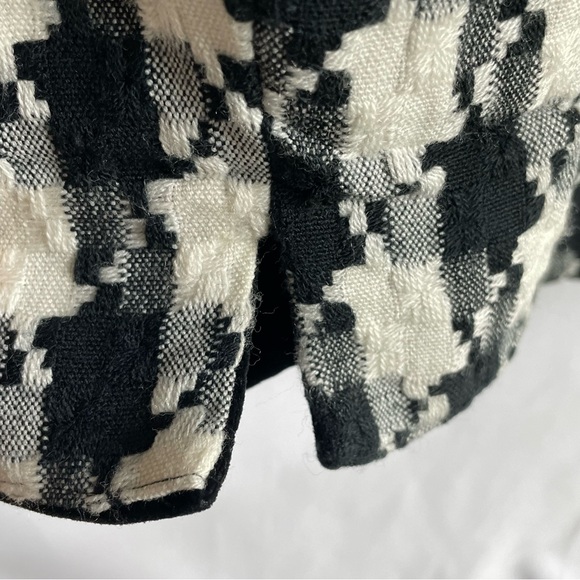 Vintage Chic Black and White Houndstooth Blazer - Picture 9 of 11